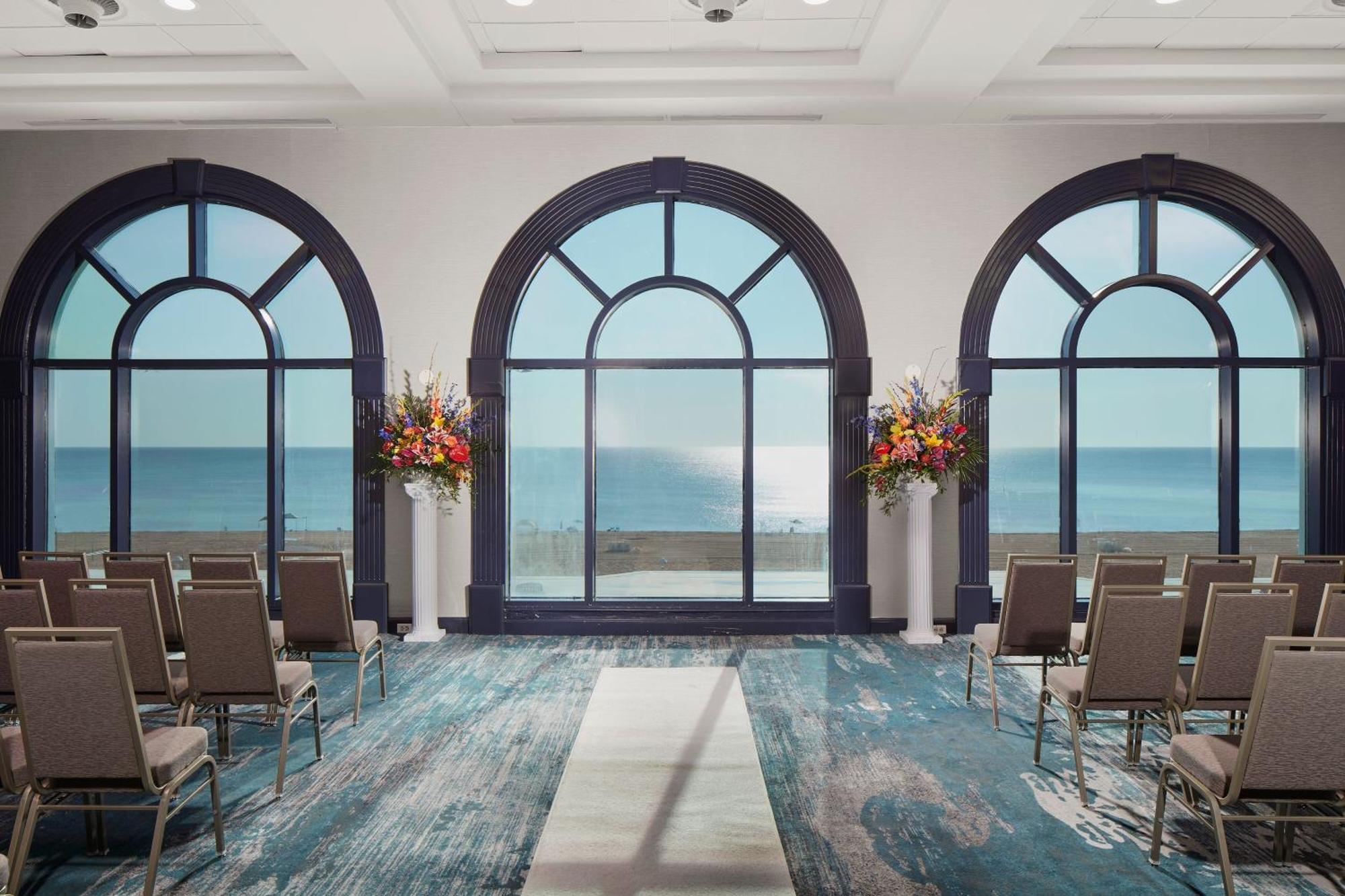 Sheraton Oceanfront Hotel Virginia Beach Exterior foto